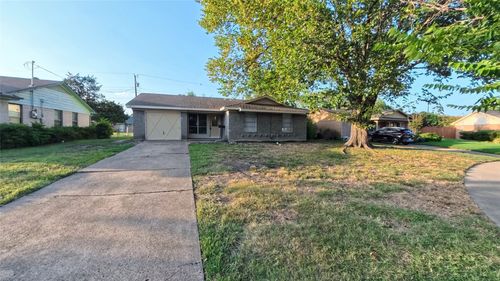 617 E Tyler St, Richardson, TX, 75081-3533 | Card Image