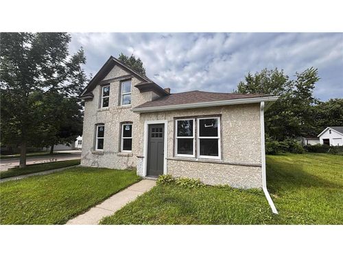 101 N Cedar St, Chaska, MN, 55318-1831 | Card Image