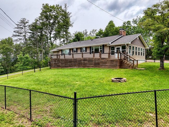 497 Hidden Lake Rd, Home with 2 bedrooms, 2 bathrooms and 2 parking in Blairsville GA | Image 6