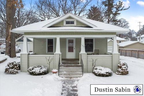 132 E Lincoln Ave, Ionia, MI, 48846-1263 | Card Image