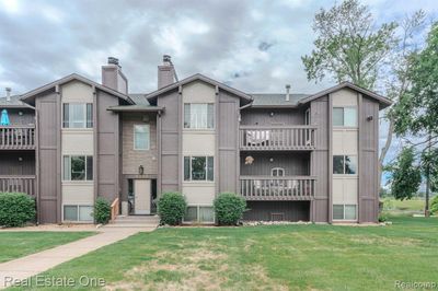 13 - 8385 Pontiac Lake Road, Condo with 2 bedrooms, 1 bathrooms and null parking in White Lake Twp MI | Image 1