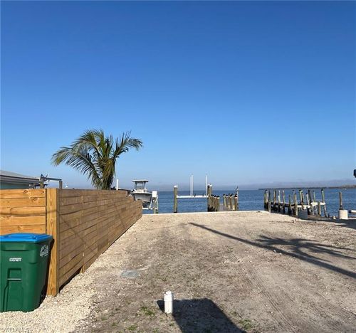 4274 Pine Island Rd Nw, MATLACHA, FL, 33993-9775 | Card Image