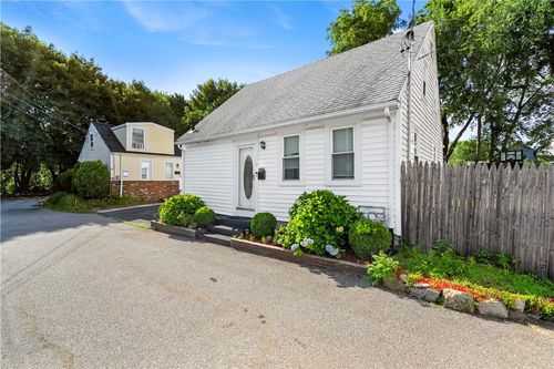 7 Snells Ct, West Warwick, RI, 02893-5616 | Card Image