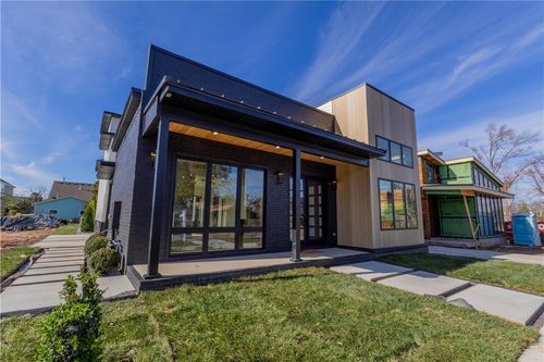 212 Sw Glover St, Bentonville, AR, 72712-5728 | Card Image