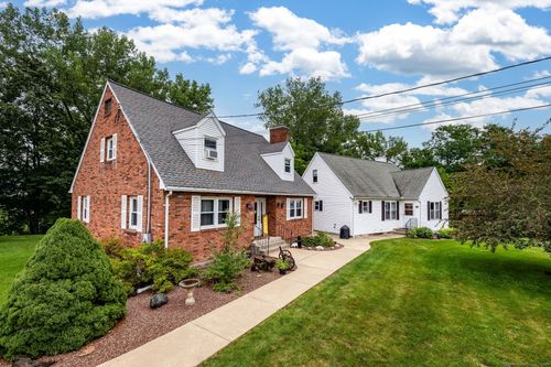5 Ravine St, Windsor Locks, CT, 06096-1441 | Card Image