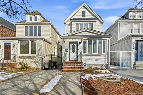 69-27 Manse St, Forest Hills, NY, 11375-5849 | Card Image