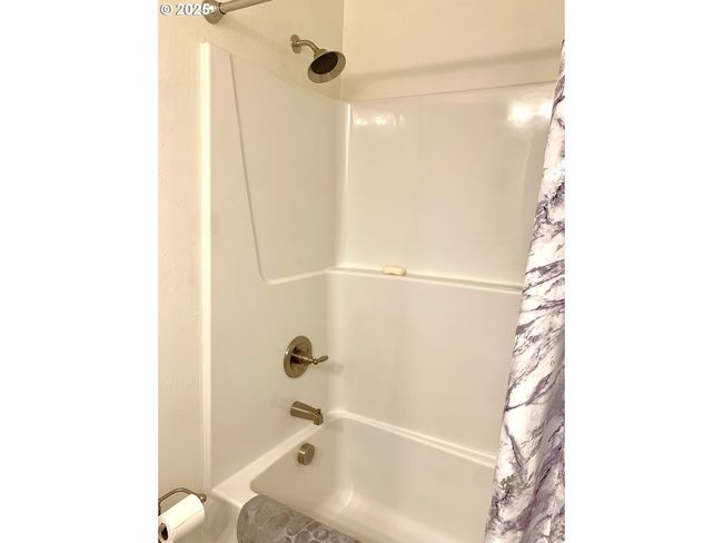 1019 Azure Way, House other with 3 bedrooms, 2 bathrooms and 2 parking in Eagle Point OR | Image 26