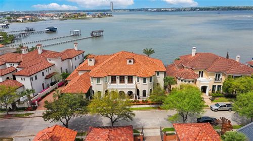 6 Waterford Oaks Ln, Kemah, TX, 77565-2922 | Card Image