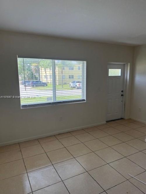 401-401 Nw 84th St, Miami, FL, 33150-2628 | Card Image