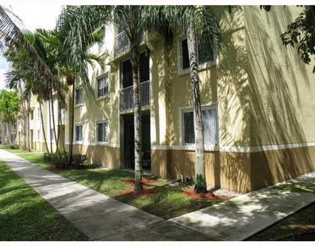 APT-111 - 2600 S University Dr, Condo with 2 bedrooms, 2 bathrooms and null parking in Davie FL | Image 14