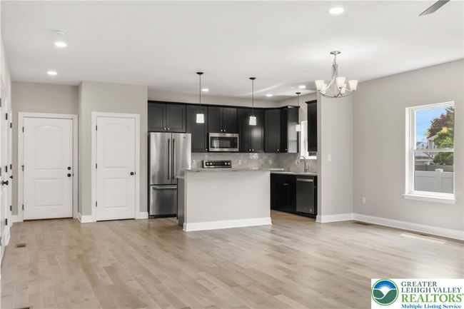 721 7 Th St, House other with 3 bedrooms, 3 bathrooms and null parking in Whitehall PA | Image 9