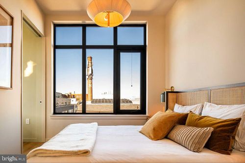 1b-218-1700 N Front St, PHILADELPHIA, PA, 19122-3261 | Card Image