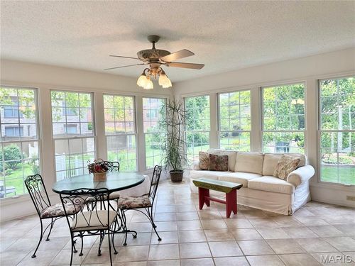 225 E Governor Pl, Saint Charles, MO, 63301-4592 | Card Image