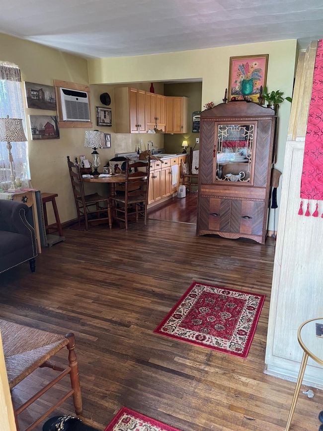 Dining Area | Image 6