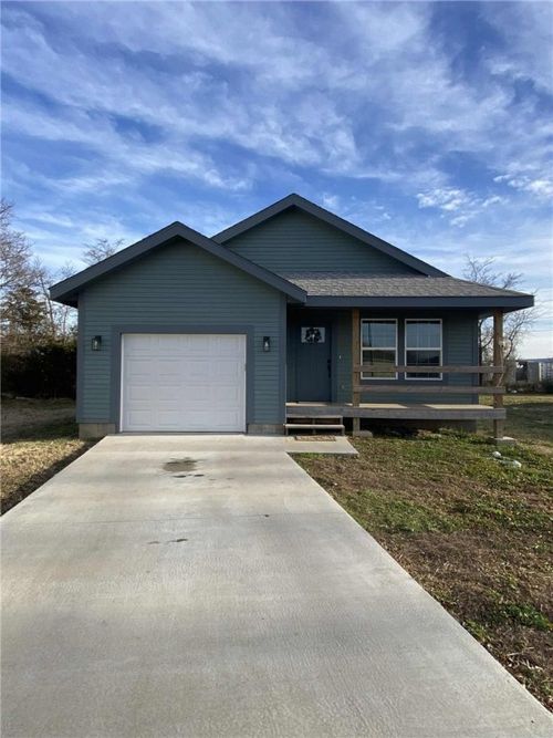 305 Estates Dr, Green Forest, AR, 72638-2743 | Card Image