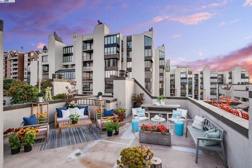 apt-28-156 Lombard St, San Francisco, CA, 94111-1123 | Card Image