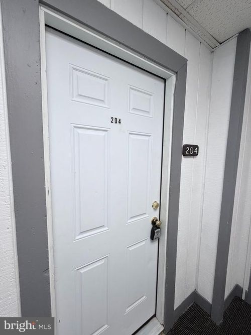 204-292 N Washington St, Berkeley Springs, WV, 25411-1586 | Card Image