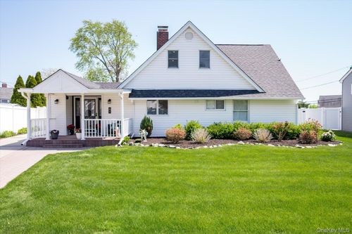 41 Disc Ln, Wantagh, NY, 11793-1811 | Card Image