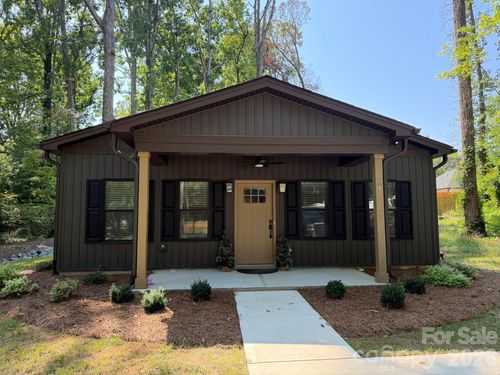 204 E Poplar St, Stanley, NC, 28164-1637 | Card Image