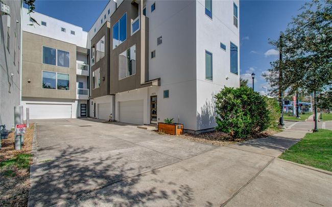 Gorgeous corner, single family home with roof top deck! | Image 5