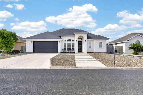 13821 Flintlock Dr, Corpus Christi, TX, 78418-6101 | Card Image