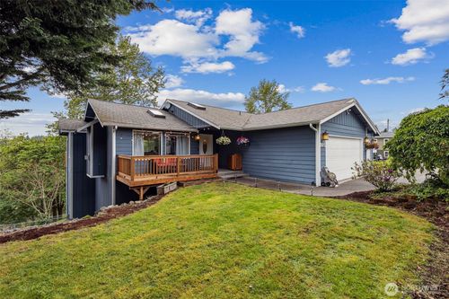 805 10th Ave, Milton, WA, 98354-8816 | Card Image