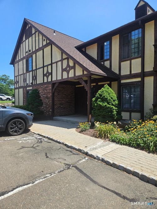 27-27 Canterbury Rd, Bridgeport, CT, 06606-2651 | Card Image