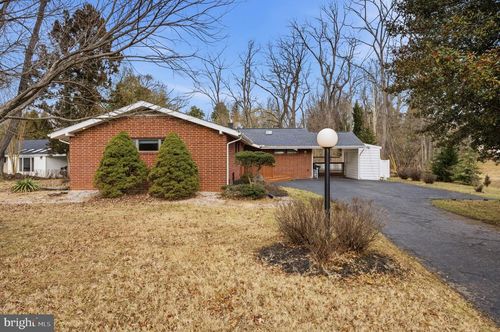 8 Peachtree Ct, PIKESVILLE, MD, 21208-2810 | Card Image