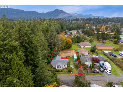 11000 Seamont Way, Nehalem, OR, 97131-9712 | Card Image