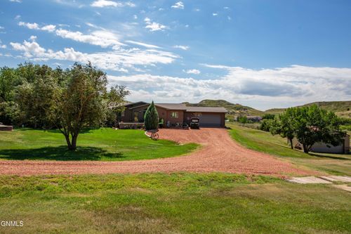 3535 E River Rd, Medora, ND, 58645-9406 | Card Image