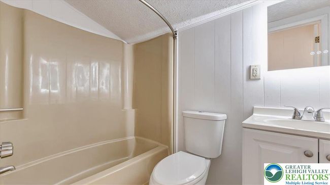 5015 Woodbridge Dr E, House other with 3 bedrooms, 2 bathrooms and null parking in Bushkill PA | Image 10