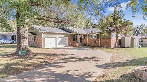 2014 Harvard Ave, Miami, OK, 74354-3915 | Card Image