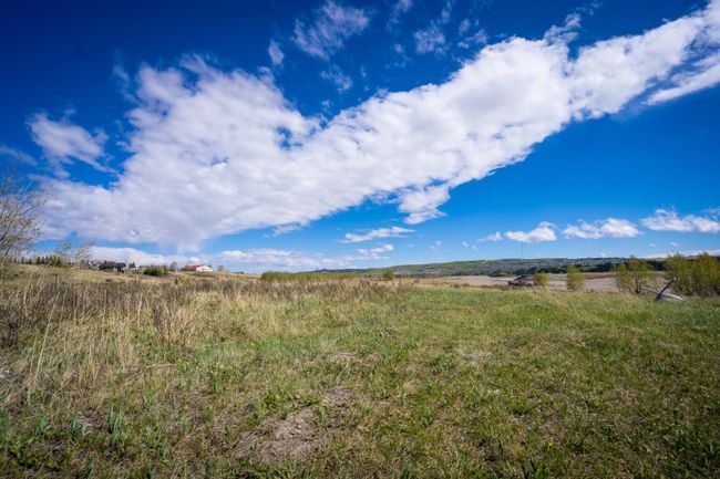 37 Blazer Estates Ridge, Home with 5 bedrooms, 2 bathrooms and 8 parking in Rural Rocky View County AB | Image 5