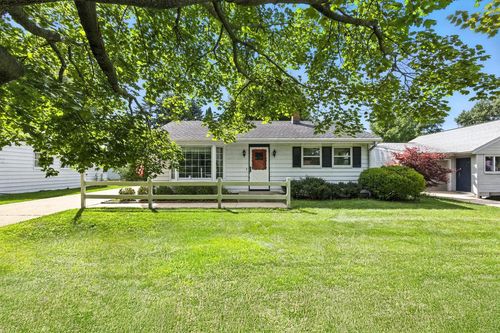 7147 N Seneca Avenue, GLENDALE, WI, 53217 | Card Image