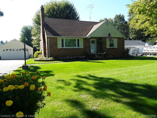 688 New Hampshire Ave, Marysville, MI, 48040-1228 | Card Image