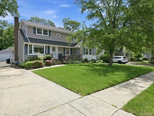 955 Bruce Dr, Wantagh, NY, 11793-1115 | Card Image