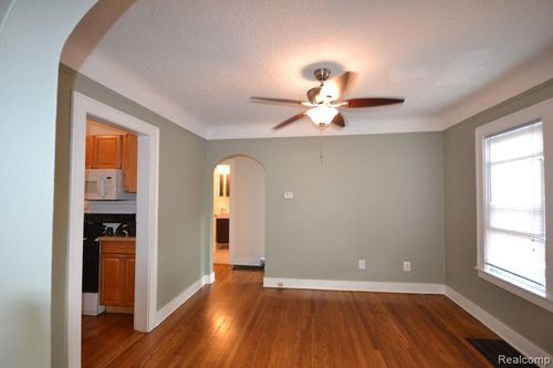 400 E Cambourne St, Ferndale, MI, 48220-1394 | Card Image