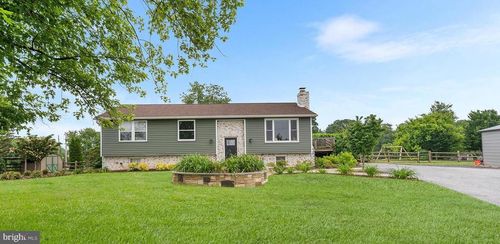 18747 Five Forks Rd, Stewartstown, PA, 17363-7979 | Card Image