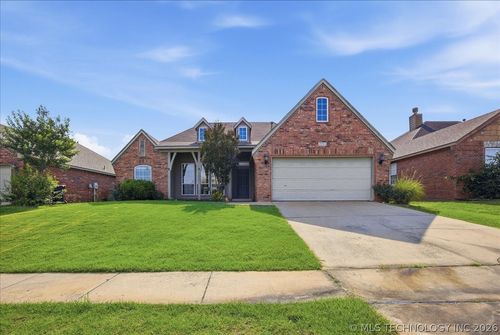 3953 S 216th East Ave, Broken Arrow, OK, 74014-8786 | Card Image