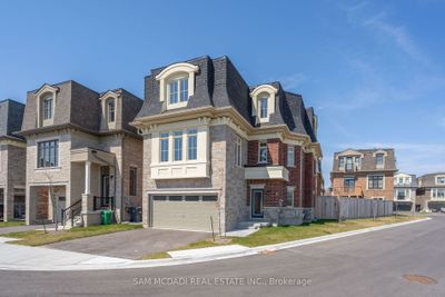 2110 Royal Gala Cir, House other with 3 bedrooms, 5 bathrooms and 4 parking in Mississauga ON | Image 1