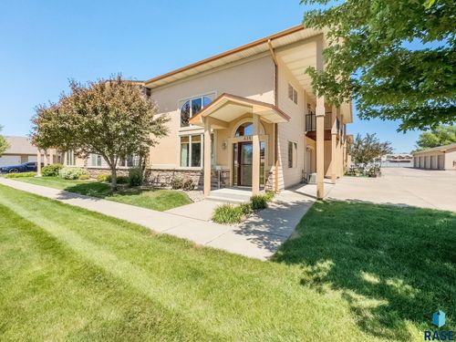 635 E Brian St, Tea, SD, 57064-2285 | Card Image