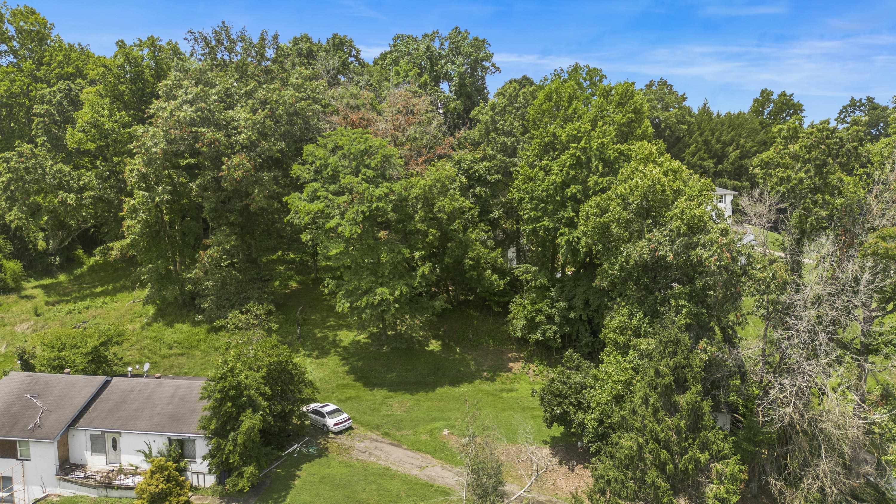 Land in Russell 2