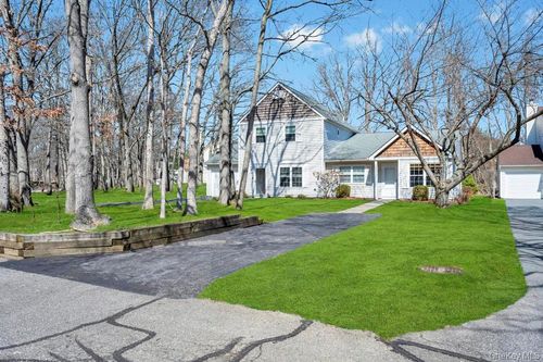 13 Mallard Path, Coram, NY, 11727-2154 | Card Image