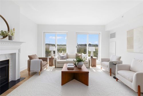 apt-302-1 Tower Dr, Portsmouth, RI, 02871-1634 | Card Image