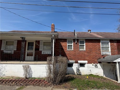 142 Cumberland Vlg, Carmichaels, PA, 15320-1096 | Card Image