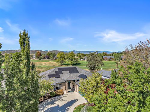 422 Robert Trent Jones Blvd, Eagle Point, OR, 97524-9013 | Card Image