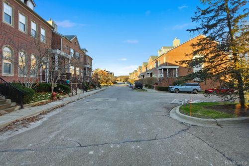 16878 Farmington Rd, Livonia, MI, 48154-2947 | Card Image