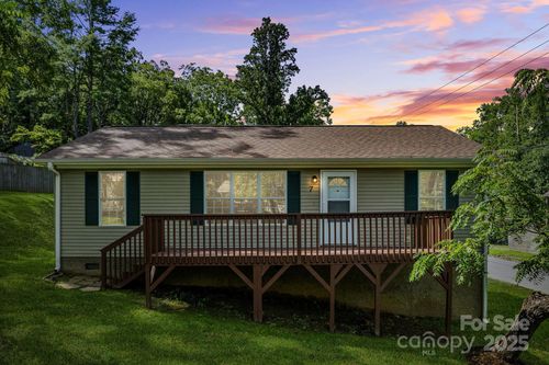 7 Wyatt St, Asheville, NC, 28803-1518 | Card Image
