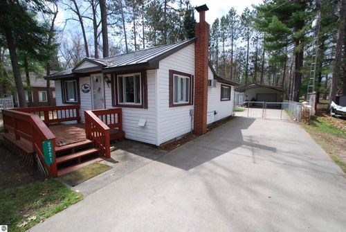 2221 Buhlman Dr, West Branch, MI, 48661-9581 | Card Image