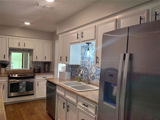 Roomy with plenty of cabinets | Image 14